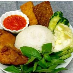 Lalapan Ayam   Tempe   Tahu   Nasi