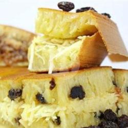 Martabak Manis Keju Kismis