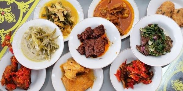 Nasi Padang, Ayam Bakar, Nasi Rendang dan Masakan Padang Kami Saiyo,Pinang Ranti