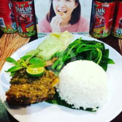 Ayam Goreng Penyet Sambal Ijo (paha / Dada)   Nasi