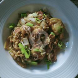 Kwetiaw Goreng Isi Ayam