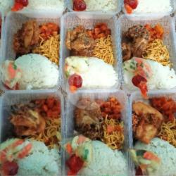 Nasi Uduk Lauk Ayam Laos