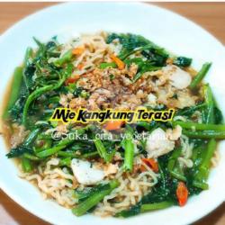 Mie Kangkung Terasi