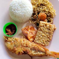 Nasi Campur Ikan Merah Goreng Tepung