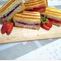 Roti Bakar Blueberry   Strawberry