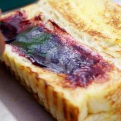 Roti Bakar Bluebarry Susu