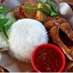 Lalapan Ikan Patin Goreng   Nasi