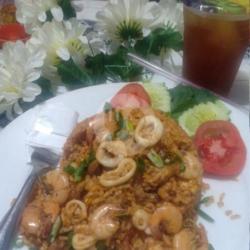 Nasi Goreng Kambing Istimewa   Seafood Gratis Es Teh Manis