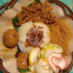 Nasi Uduk Telor Semur