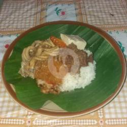 Nasi Gudeg   (tahu, Krecek)    Areh   Usus Ayam