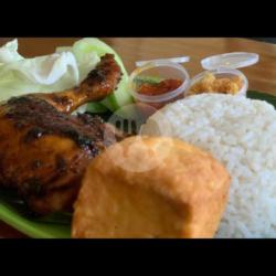 Ayam Bakar 1/4 Ekor   Nasi   Sambal Mercon   Tahu/tempe