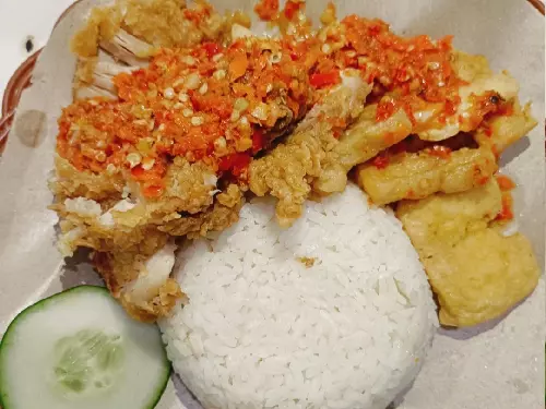Ayam Geprek Mewek Cabang Buring, Jl Kh Malik Dalam