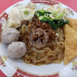 Kwetiaw Ayam Pangsit Baso