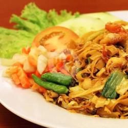 Kwetiau Goreng Special Sosis Ayam Bakso