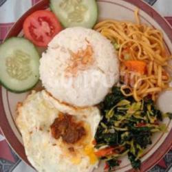 Nasi Rames Lauk Telur Ceplok