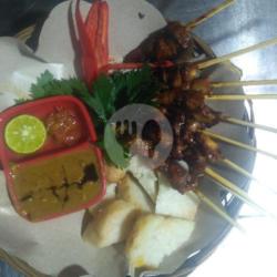 Tipat Sate Kacang Manis