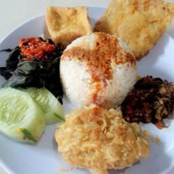 Nasi Ayam Goreng