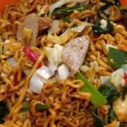 Indomie Goreng ,,campur Telur,,baso,sosis Pedes