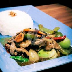 Stir Fried Beef With Black Pepper Sauce