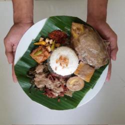 Nasi Gudeg Ayam (dada/paha) Telur1/2 Tahu