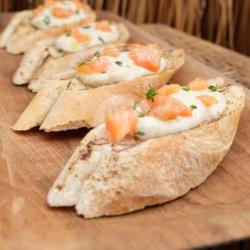 Bruschetta Al Salmone