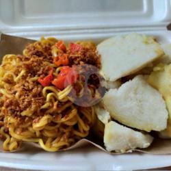 Mie Sedap Goreng Isi Tipat