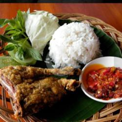 Paket Nasi Bebek Goreng,  Lalap Dan Sambal Ijo, Merah