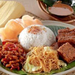 Nasi Uduk Semur Tahu   Telor Semur