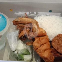 Nasi Kotak Lalapan Ikan Ayam