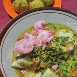 Ketupat Sayur Pakis Tahu Telor