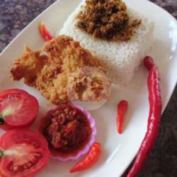 Nasi Udug Ayam Filet Crispy   Serundeng   Sambal