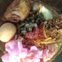 Lontong Sayur Medan (telur   Ayam Goreng)