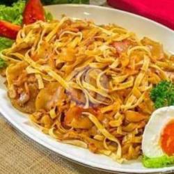 Kweetiau Goreng Babi Merah