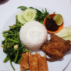 Nasi Ayam Lalapan