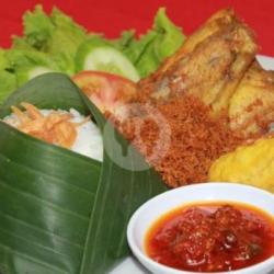 Nasi Timbel Ayam Serundeng Tahu Tempe