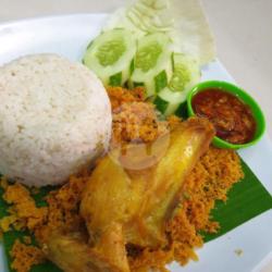 Ayam Dada Utuh Kremes   Nasi