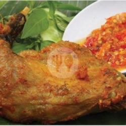 Nasi Ayam Goreng Lalapan