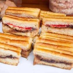 Roti Bakar Rasa Strawberry   Nanas   Coklat