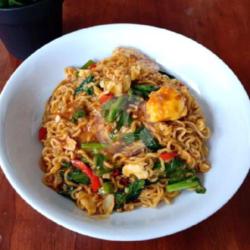 Mei Nyemek Indomie