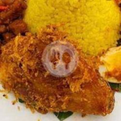 Nasi  Kuning Ayam Serundeng