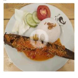 Lele Sambal Setan   Nasi   Lalapan