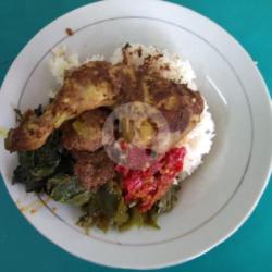 Nasi Ayam Gulai Paha Atau Dada