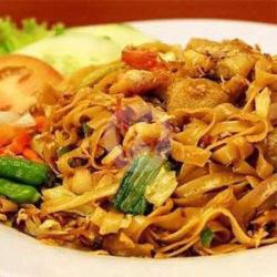 Mie Kwetiau Ayam Geprek