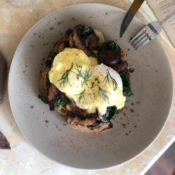 Eggs Bennedict With Portobello Mushroom