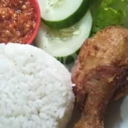 Nasi Paha Ayam Bawah Goreng   Es Teh