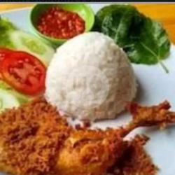 Nasi Uduk Sambal Ijo Ayam Rempah