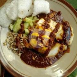 Kupat Tahu Bumbu Petis