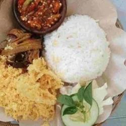 Nasi Hati Ampela Kremes   Sambel Bawang