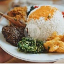 Nasi   Rendang Khas Padang