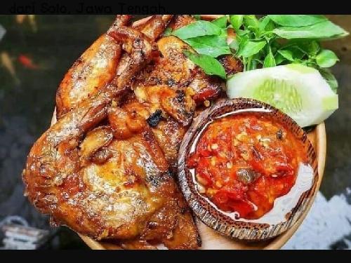 Ayam Bakar Tusuk Wong Solo Jalan Raya Srandakan Mangiran Gofood